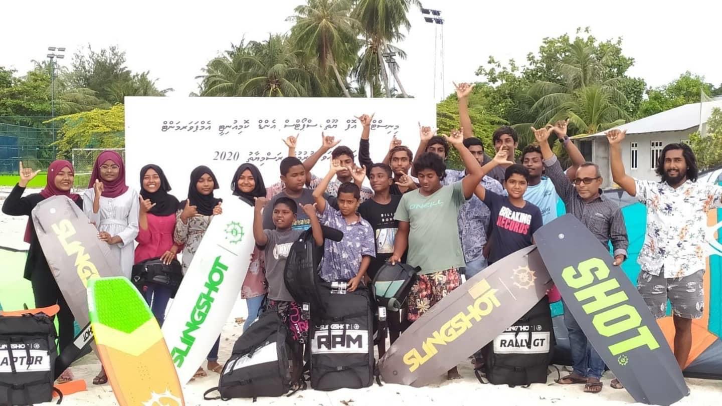ގޮއިދޫ ޒުވާނުންނަށް ކައިޓް ސާފިން ކިޓް ޔޫތު މިނިސްޓްރީ އިން ހަދިޔާ ކޮށްފި