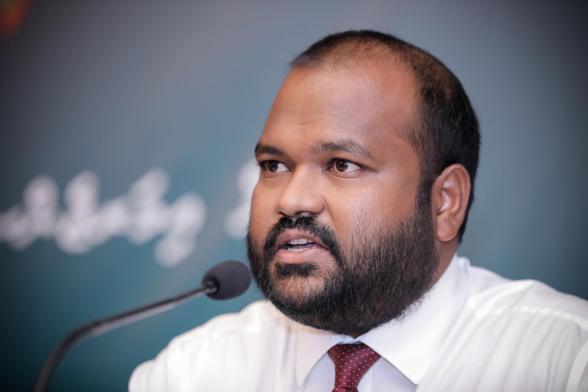 ރިސޯޓްތަކުން ވަކިކުރި މީހުންނަށް އަލުން ވަޒީފާ ދިނުމަށް މިނިސްޓަރު އަލީ ވަހީދު ގޮވާލައްވައިފި