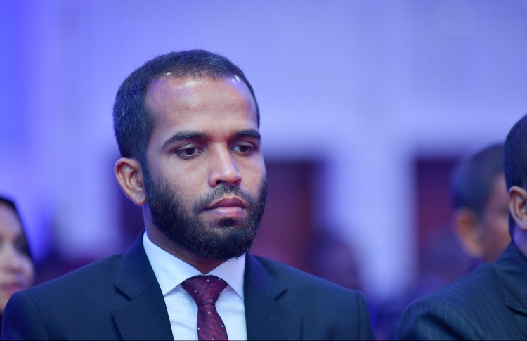 މަޖިލީހުގައި ގައިދުރުކަން ނަގާލި މެމްބަރުންގެ މައްޗަށް ދައުވާކުރަން ޖެހޭ: ހައިލަމް