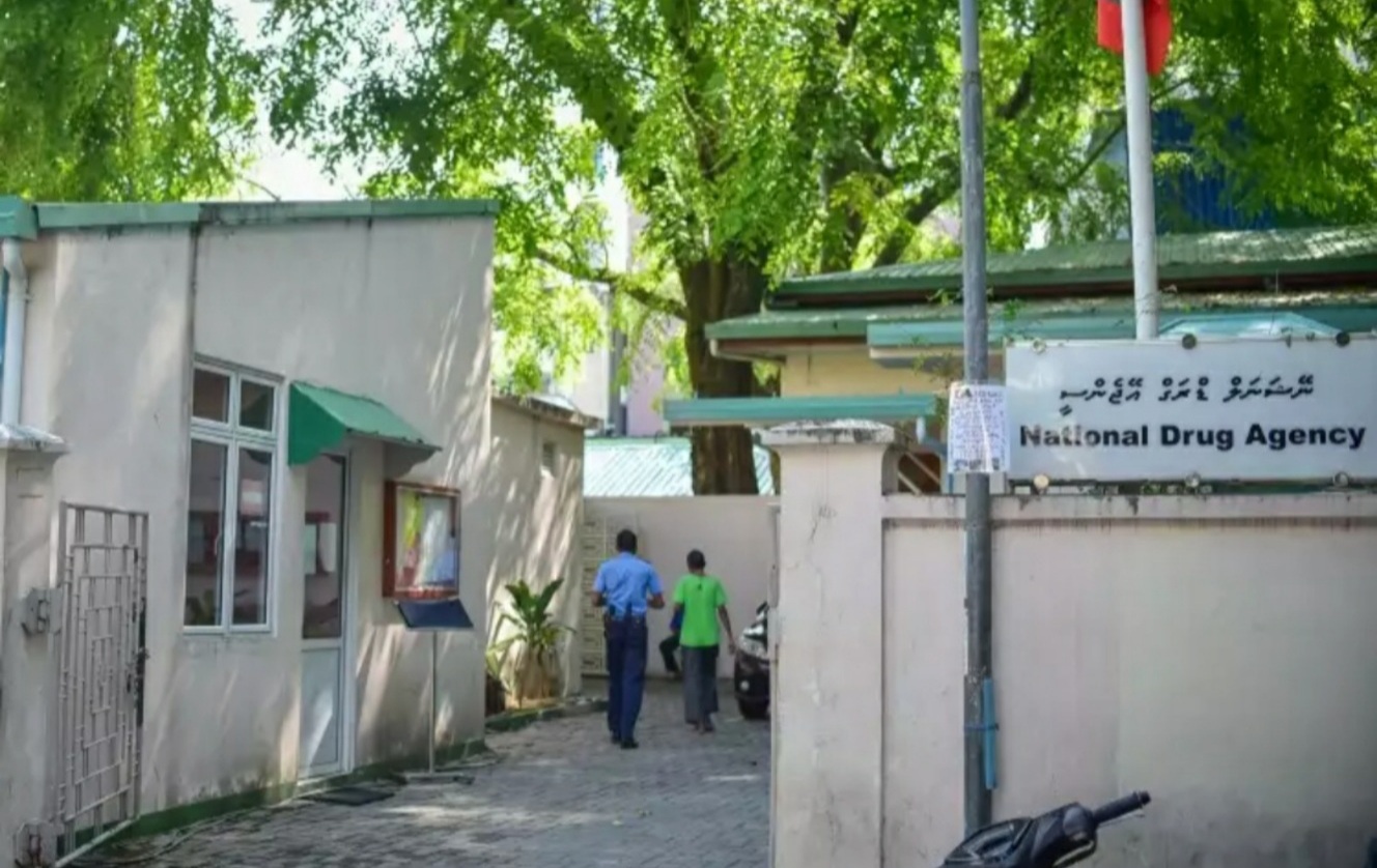 ޑްރަގް އޭޖެންސީގެ ބެލުމުގެ ދަށުގައި ހުރި މީހަކު ނިޔާވި މައްސަލަ ބަލަނީ