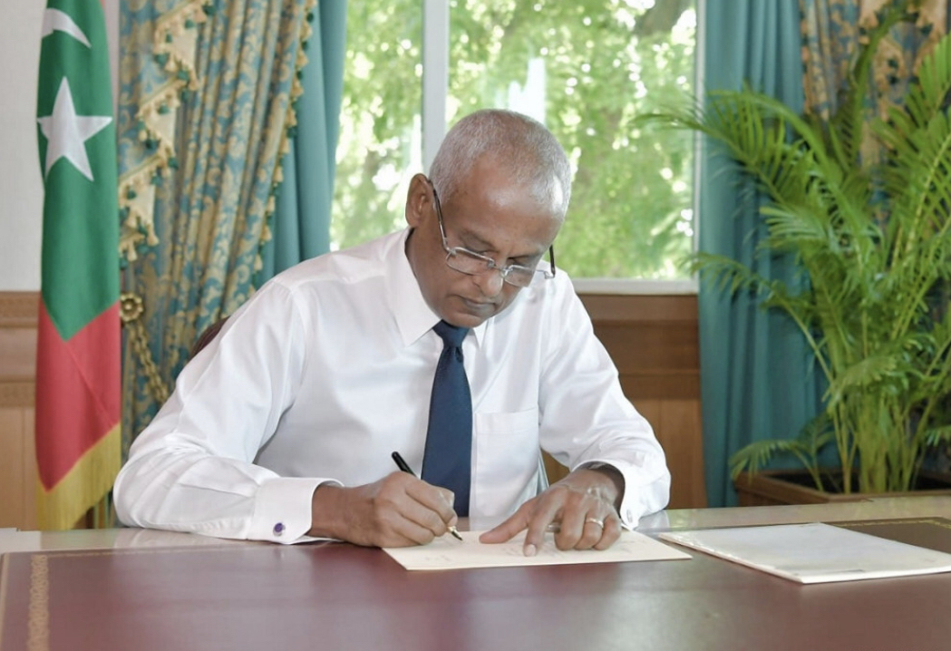 ކުދި އަދި މެދު ފަންތީގެ ވިޔަފާރީގެ ޤާނޫނަށް ގެނައި އިސްލާހު ރައީސް ތަސްދީޤުކުރައްވައިފި