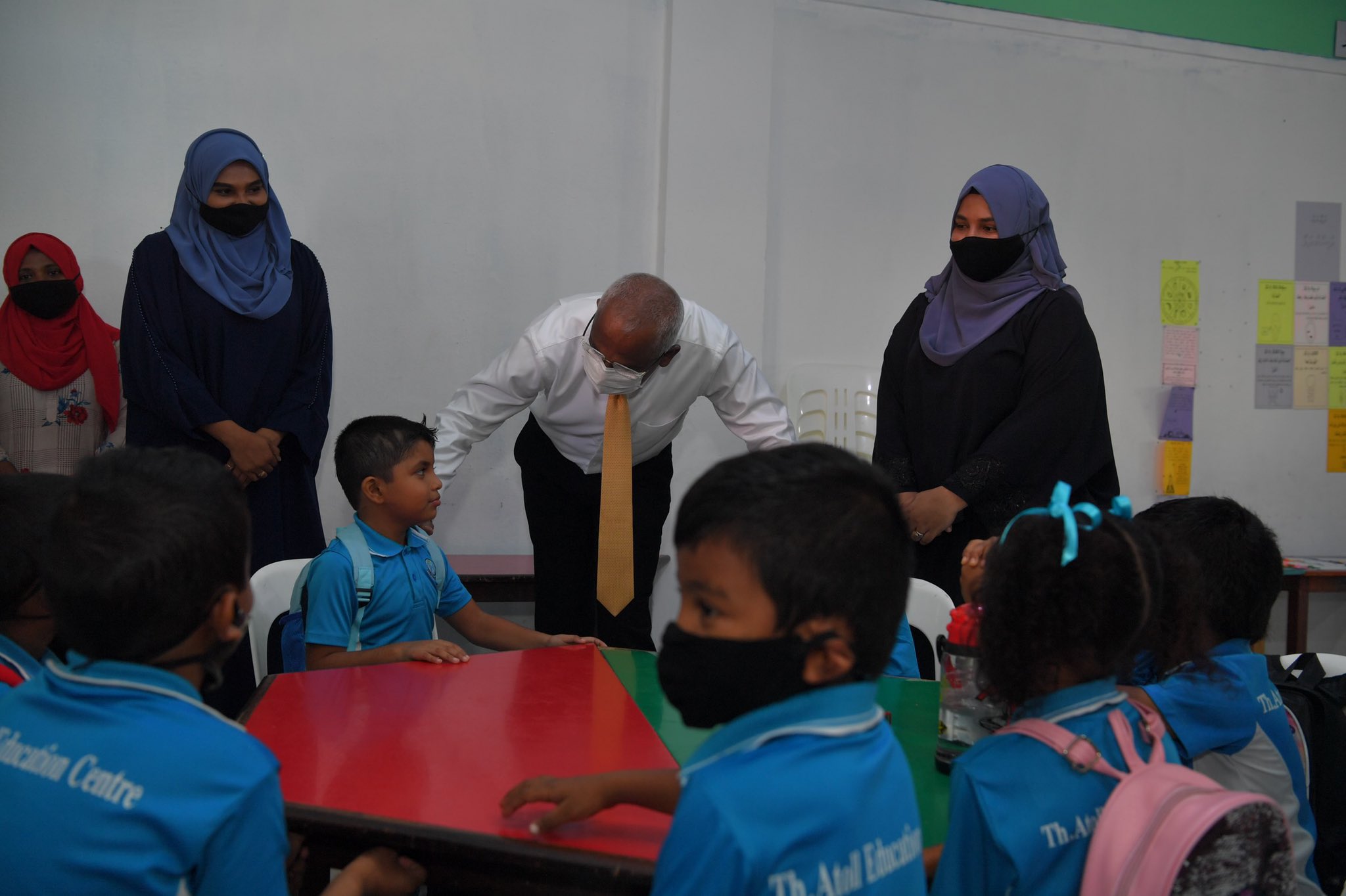ތ. އަތޮޅު މަދަރުސާގެ ދަރިވަރުންނާއި ޓީޗަރުންނާ ރައީސް ބައްދަލު ކުރައްވައިފި