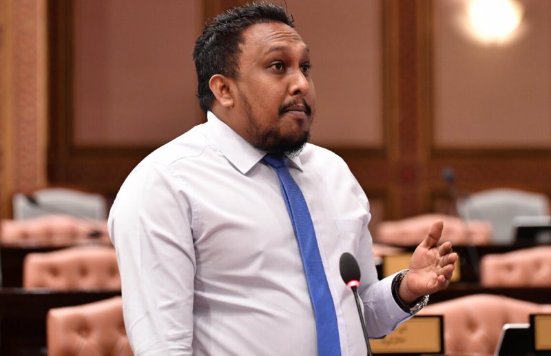 މޮސްޓާ, ފުލުހުންނަށް: ކޮންމެ ކަމެއްގައި ޒިންމާއިން ރެކެން އުޅުމަކީ ރައްޔިތުންނަށް އޮޅުވައިލުން